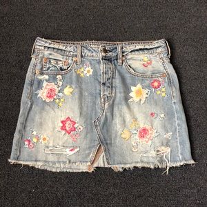 AE Outfitters Floral Embroidered Denim Skirt sz 8